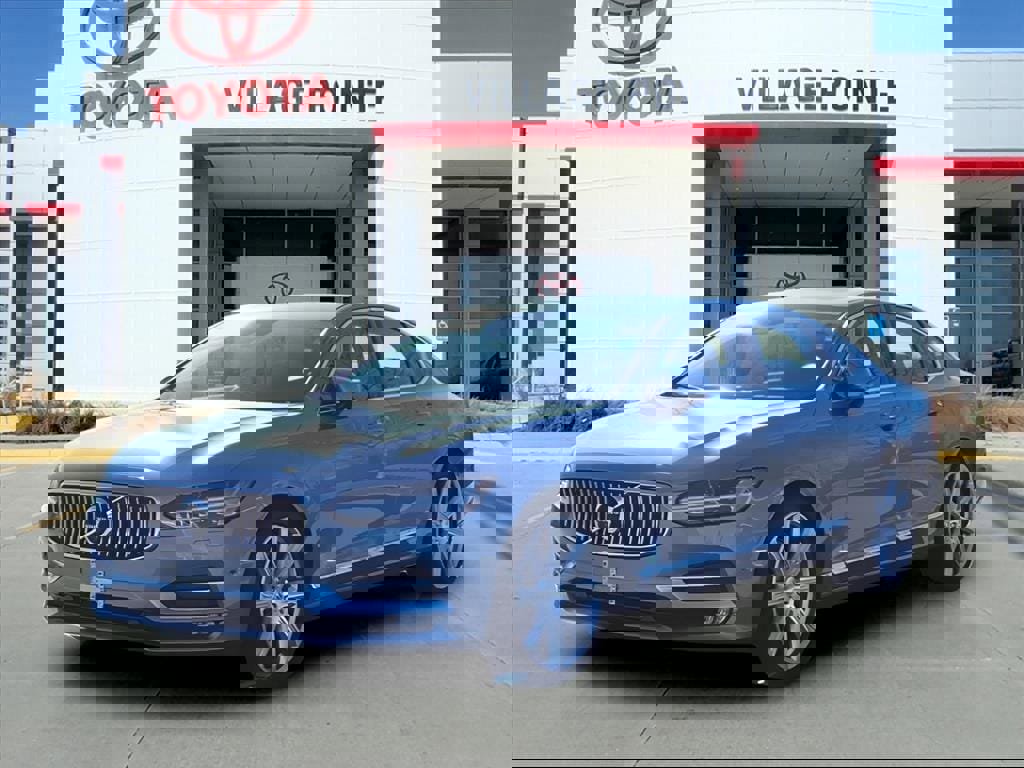 Used 2017 Volvo S90 T6 Inscription w/ Vision Package image 1