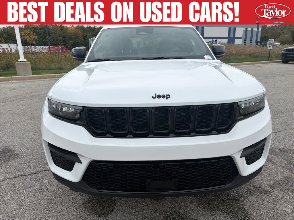 Used 2025 Jeep Grand Cherokee Altitude w/ Trailer Tow Package AWD/4WD image 9