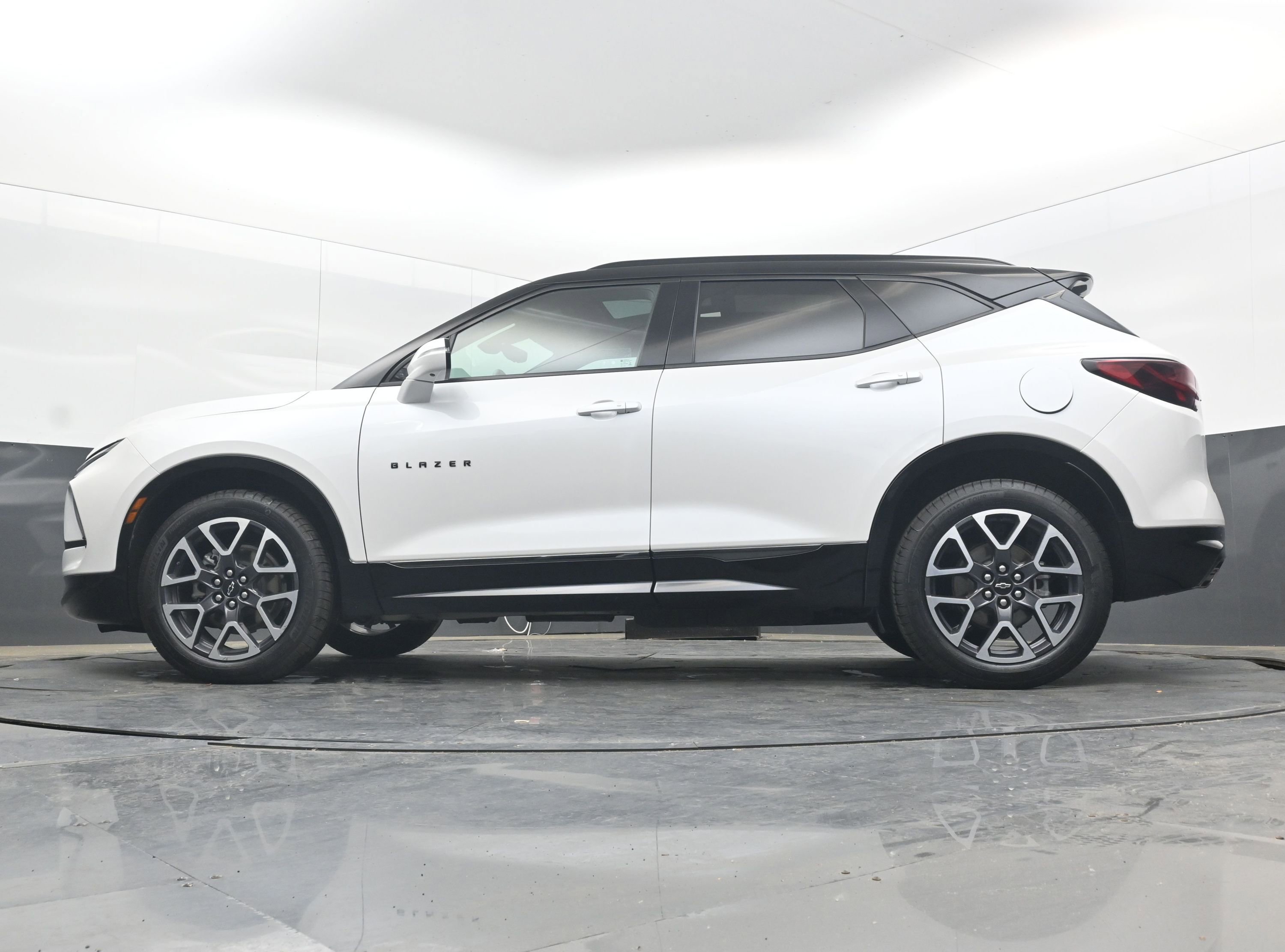 Certified 2023 Chevrolet Blazer RS w/ Driver Confidence II Package AWD/4WD image 32