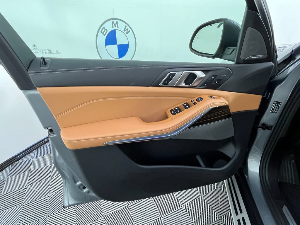 Used 2025 BMW X5 xDrive40i AWD/4WD image 28