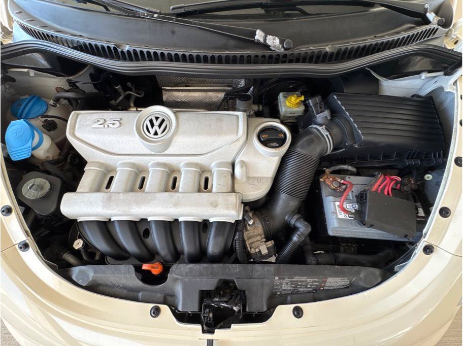 Used 2010 Volkswagen Beetle Final Edition FWD image 26
