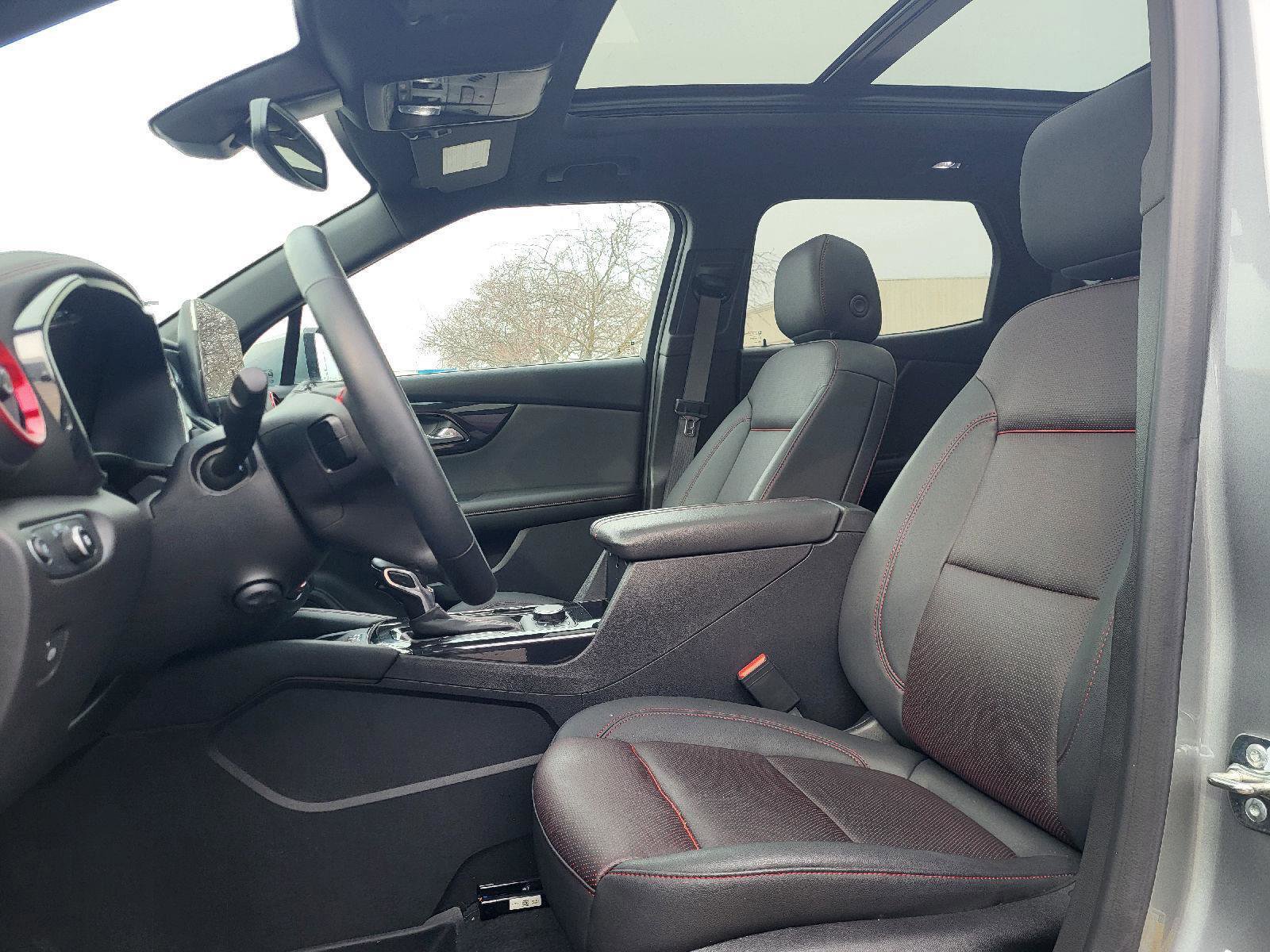 Used 2025 Chevrolet Blazer RS w/ Enhanced Convenience Package image 9