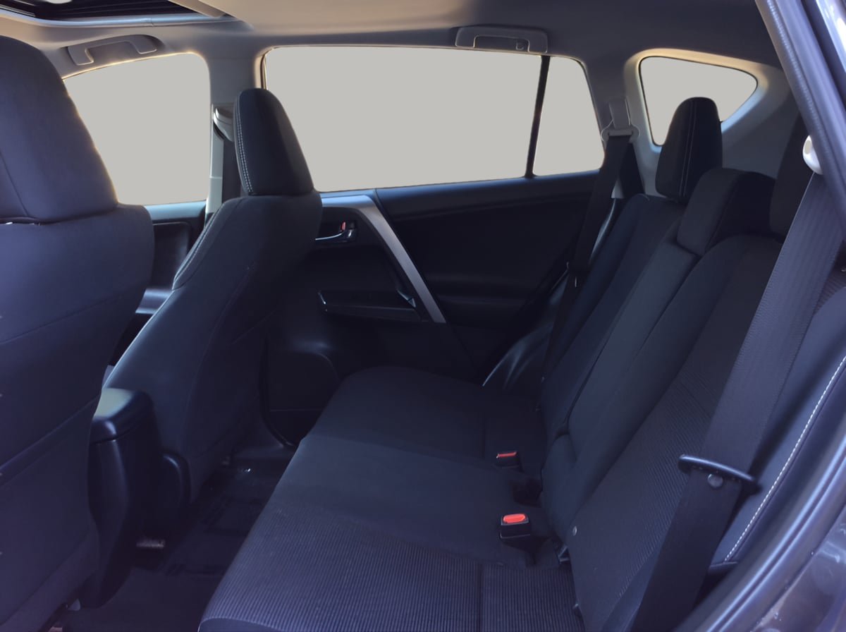 Used 2018 Toyota RAV4 XLE AWD/4WD image 17