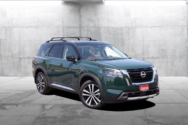 Used 2025 Nissan Pathfinder Platinum AWD/4WD image 2