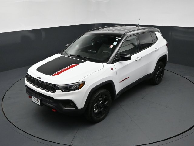 Used 2023 Jeep Compass Trailhawk w/ Trailhawk Convenience Group AWD/4WD image 14