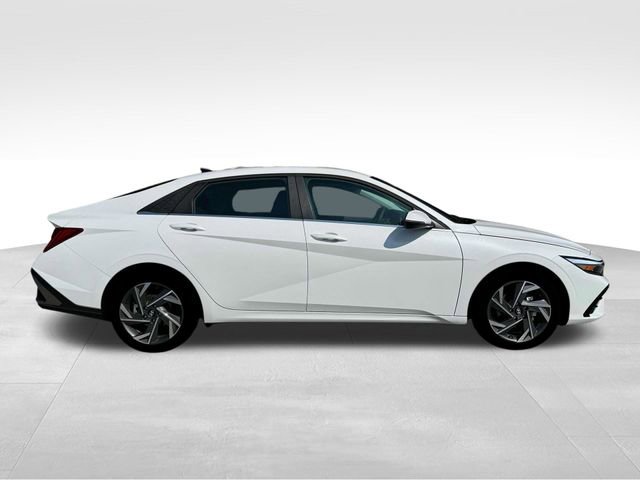 New 2025 Hyundai Elantra Limited image 9