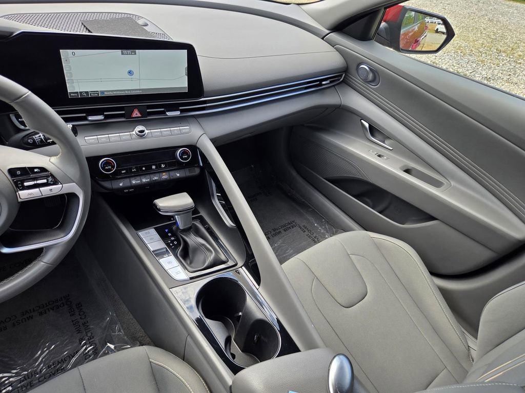 Used 2025 Hyundai Elantra SEL FWD image 22