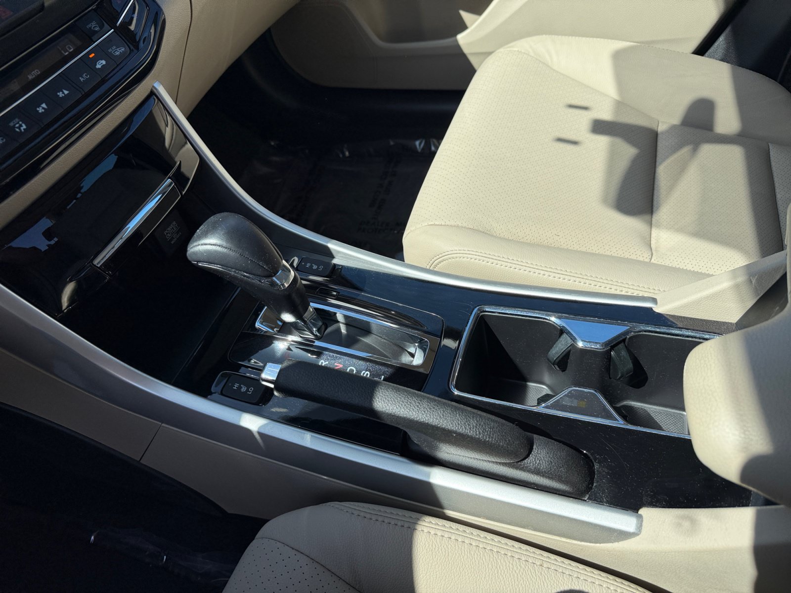 Used 2017 Honda Accord EX-L image 13