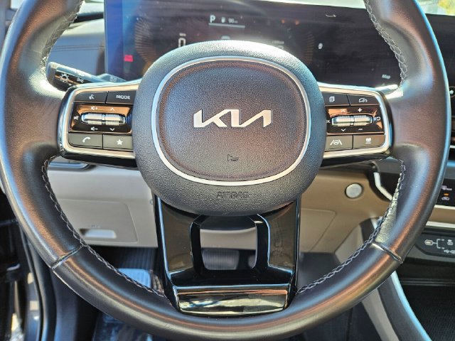 Used 2025 Kia Carnival FWD image 26