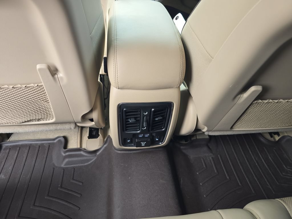 Used 2019 Jeep Grand Cherokee Overland AWD/4WD image 28