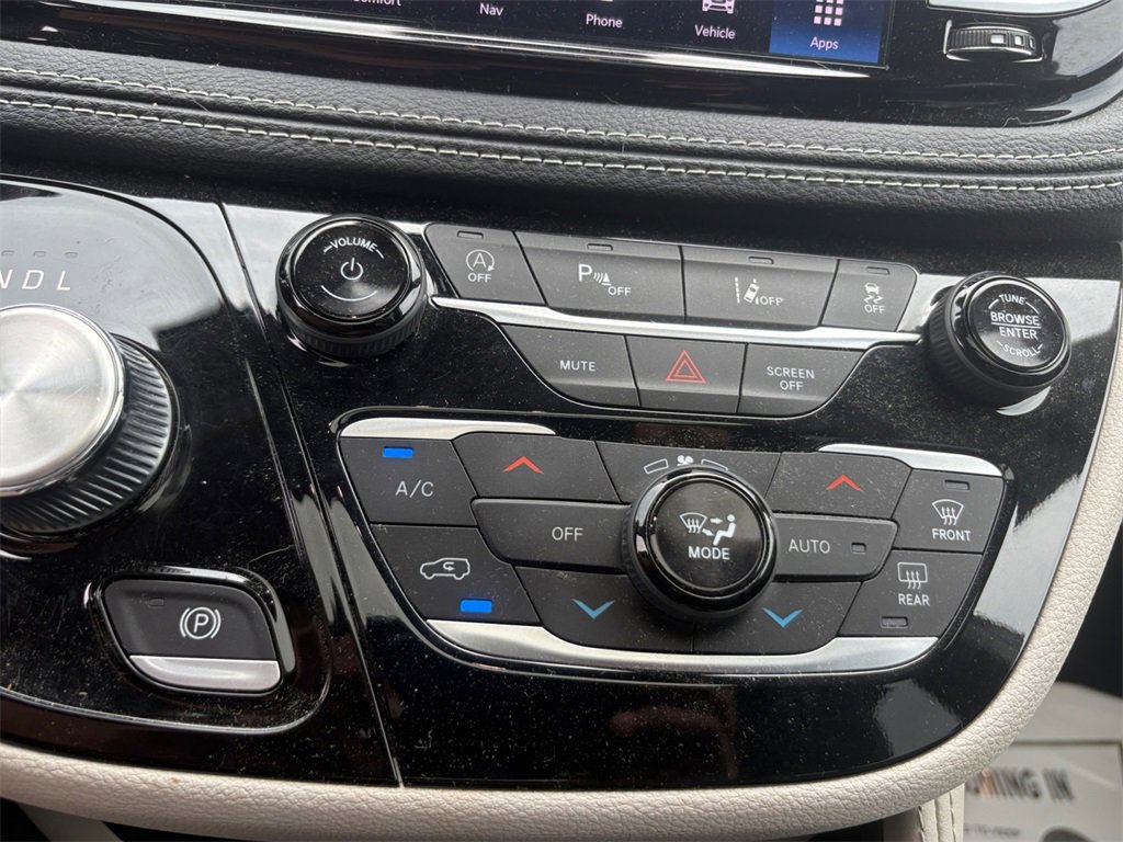 Used 2023 Chrysler Pacifica Limited w/ Trailer Tow Group image 29