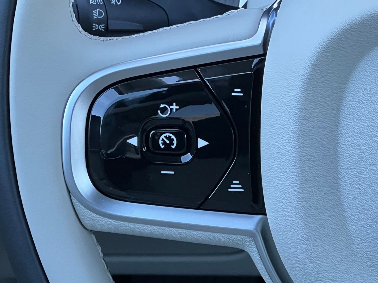 New 2026 Volvo XC90 B6 Ultra image 26