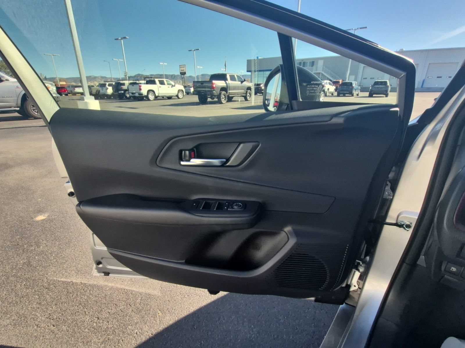 New 2026 Toyota Prius Plug-In Hybrid FWD image 27