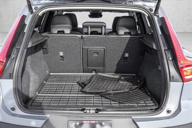 Used 2023 Volvo XC40 B5 Ultimate w/ Protection Package Premier image 23