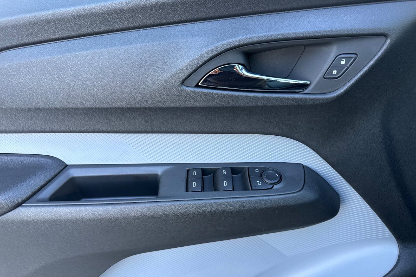 New 2027 Chevrolet Bolt RS w/ Technology Package FWD image 10