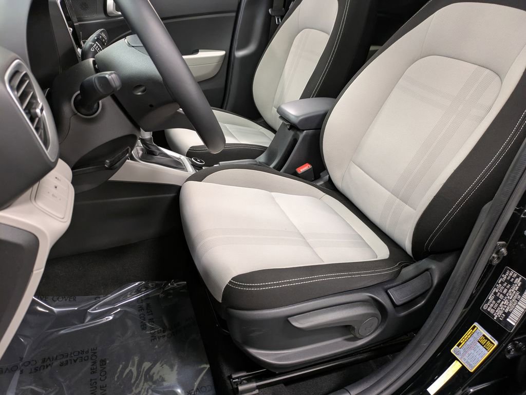 Used 2021 Hyundai Venue SEL w/ Premium Package image 11