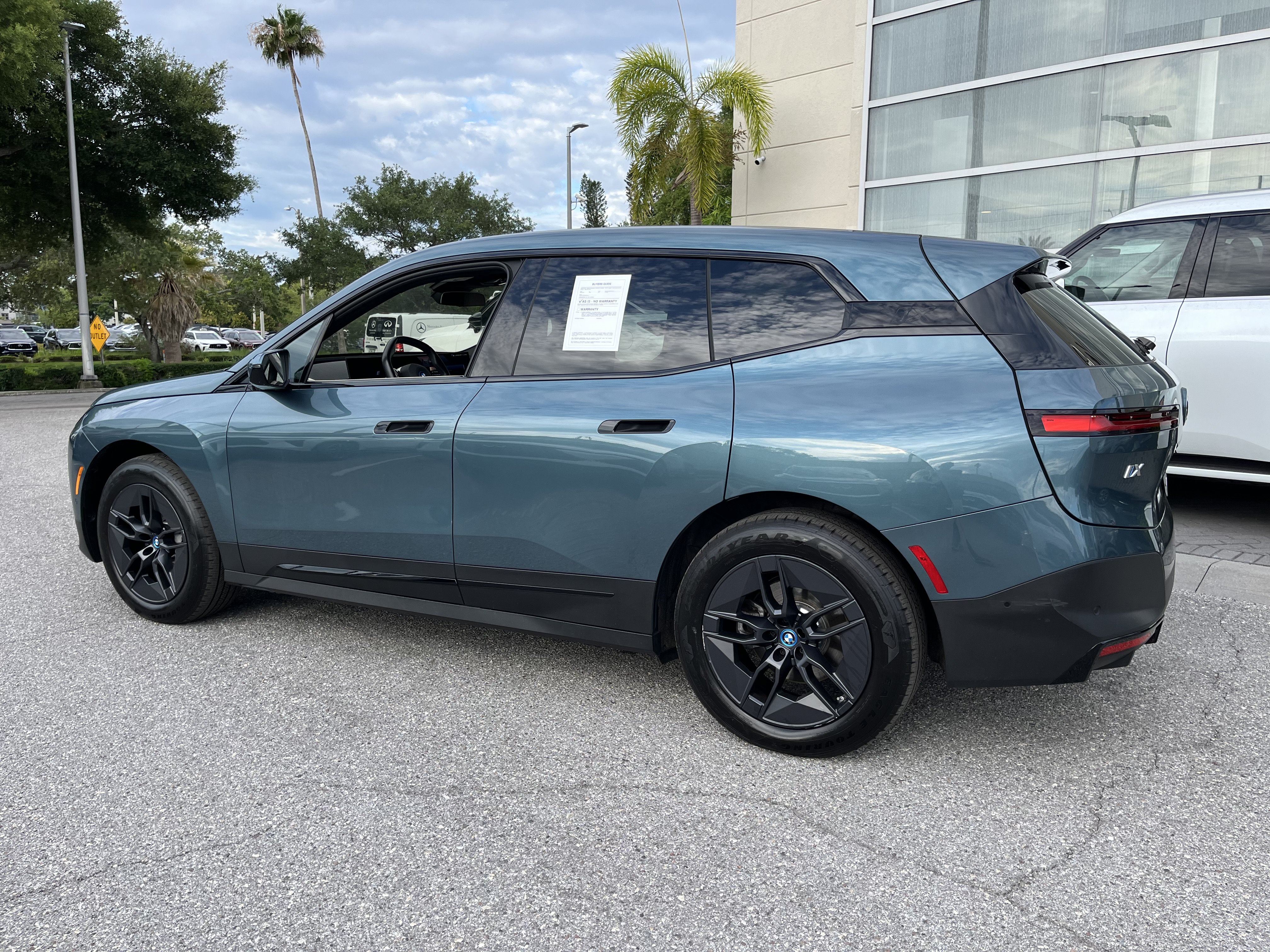 Used 2025 BMW iX xDrive50 AWD/4WD image 7