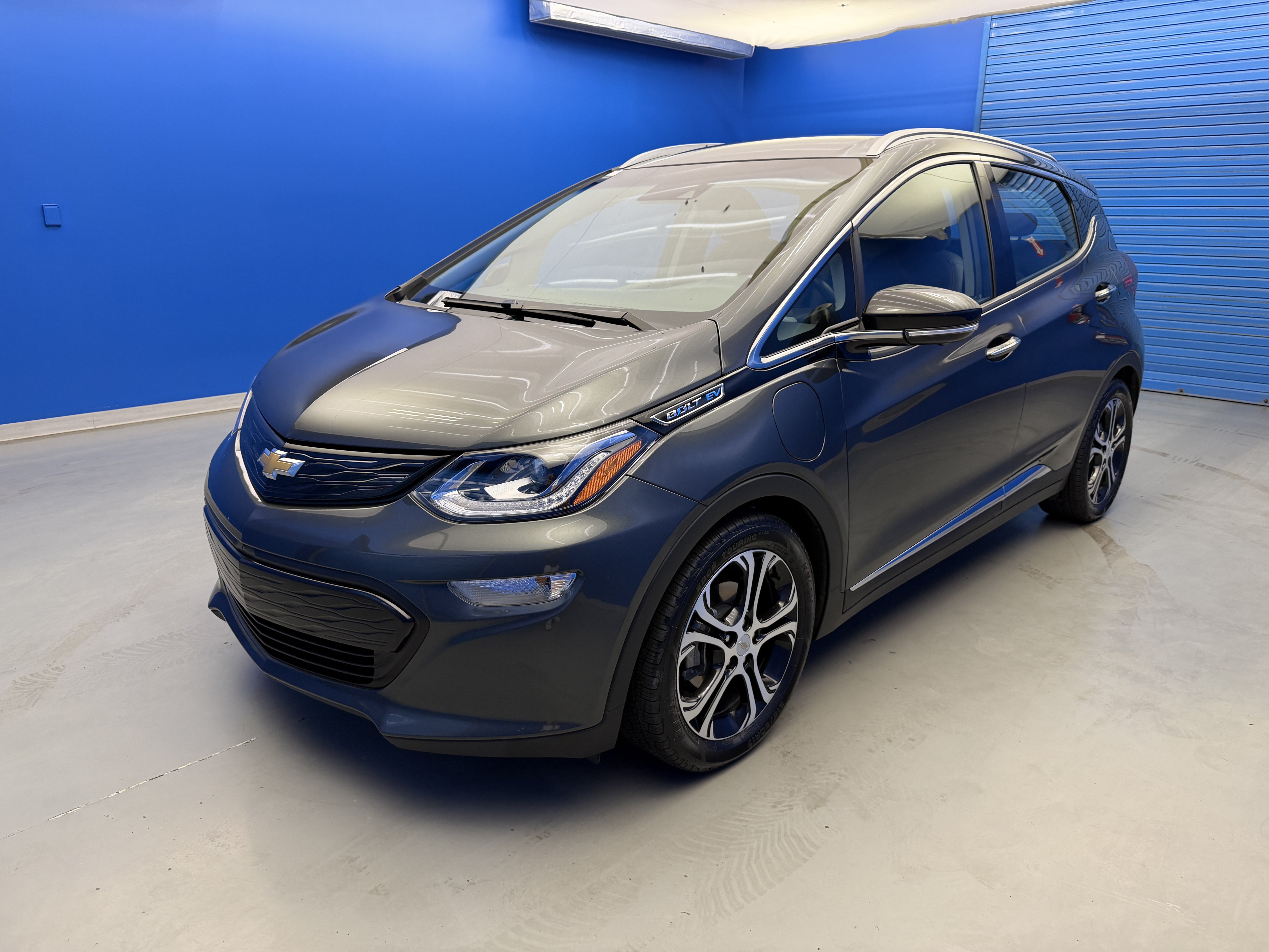 Used 2020 Chevrolet Bolt Premier w/ Infotainment Package FWD image 4