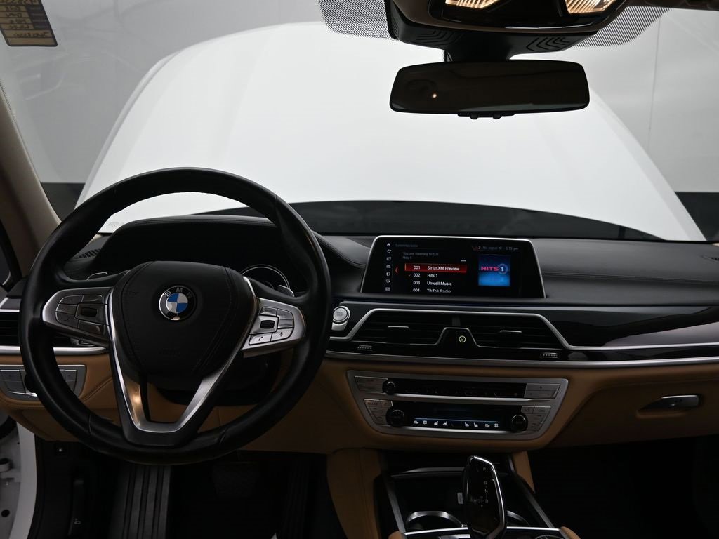 Used 2018 BMW 740e xDrive image 33