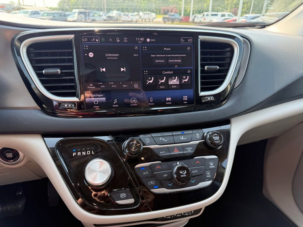 Used 2023 Chrysler Pacifica Touring-L FWD image 18