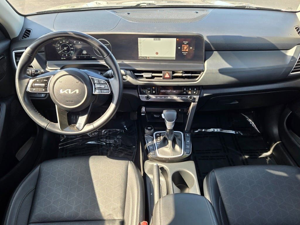 Used 2024 Kia Seltos EX image 18