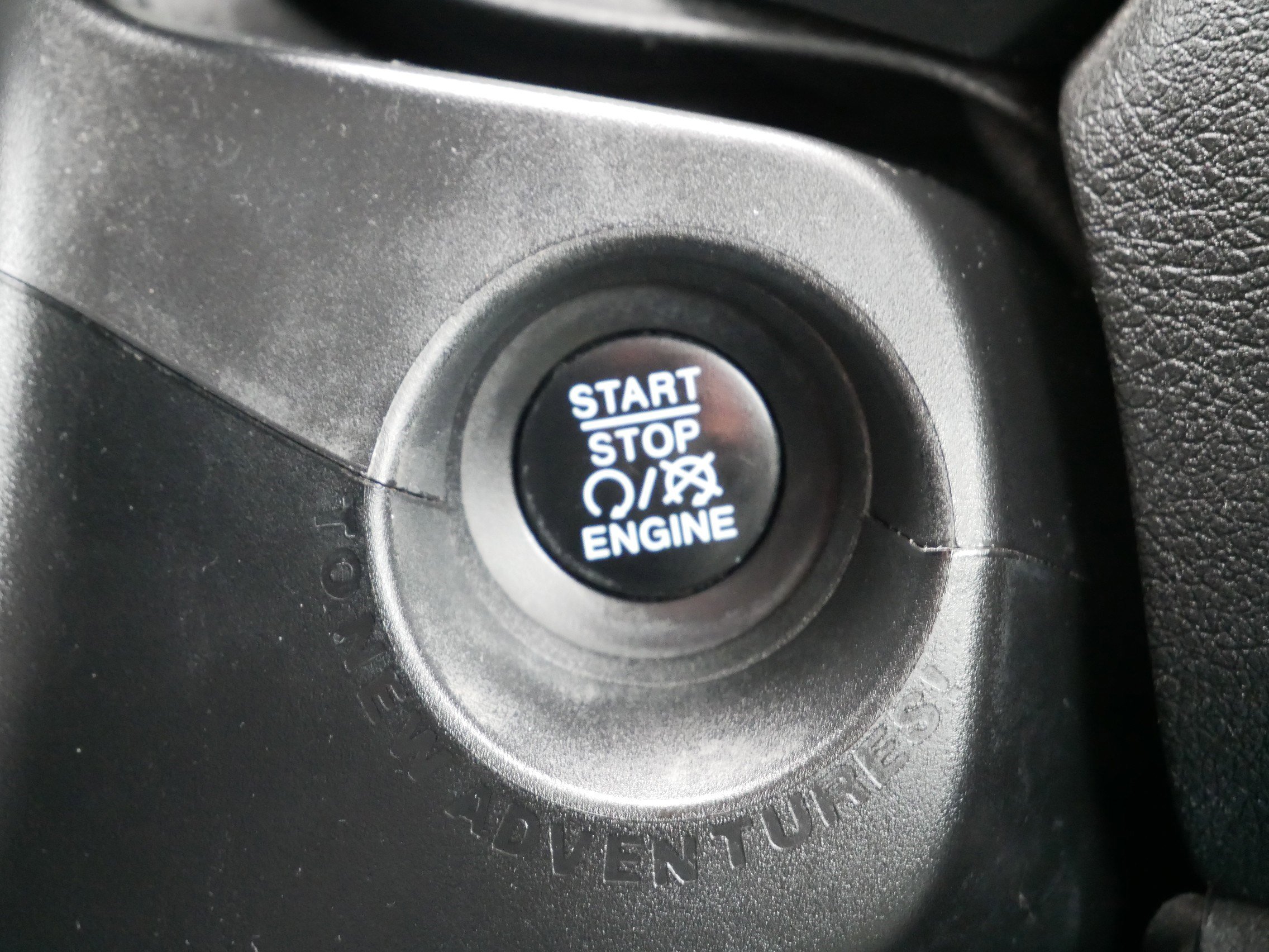 Used 2016 Jeep Renegade Limited image 29