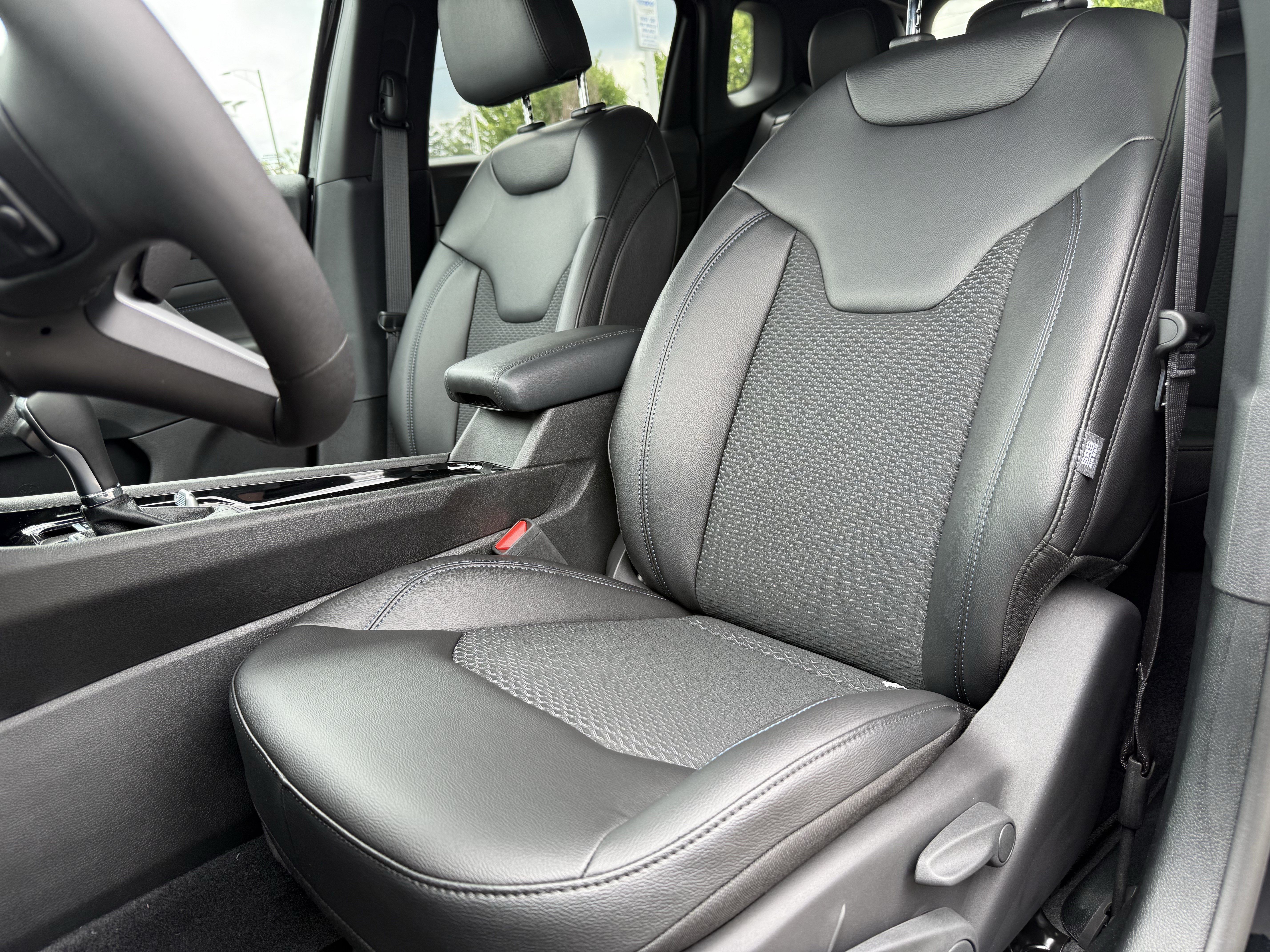 New 2026 Jeep Compass Latitude AWD/4WD image 16