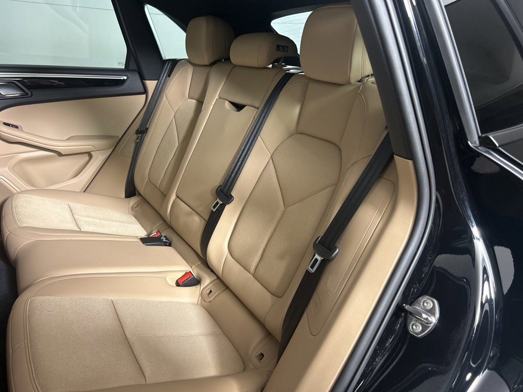 Certified 2025 Porsche Macan image 11