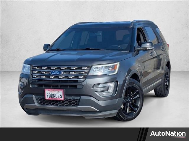 Used 2017 Ford Explorer XLT image 1