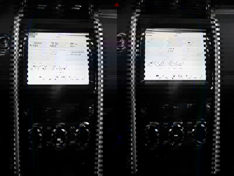 Used 2017 Land Rover Discovery HSE image 13