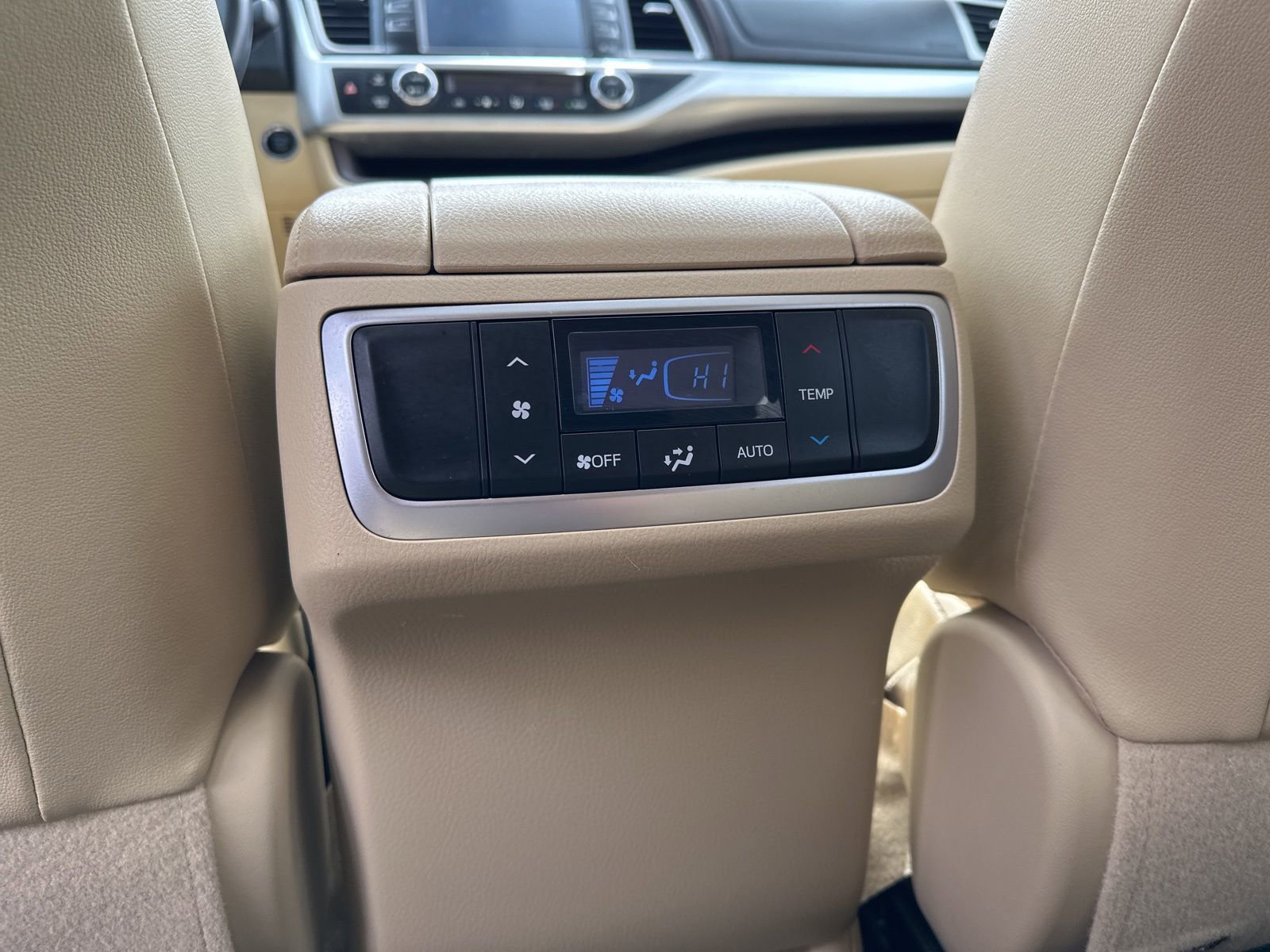 Used 2019 Toyota Highlander XLE AWD/4WD image 20