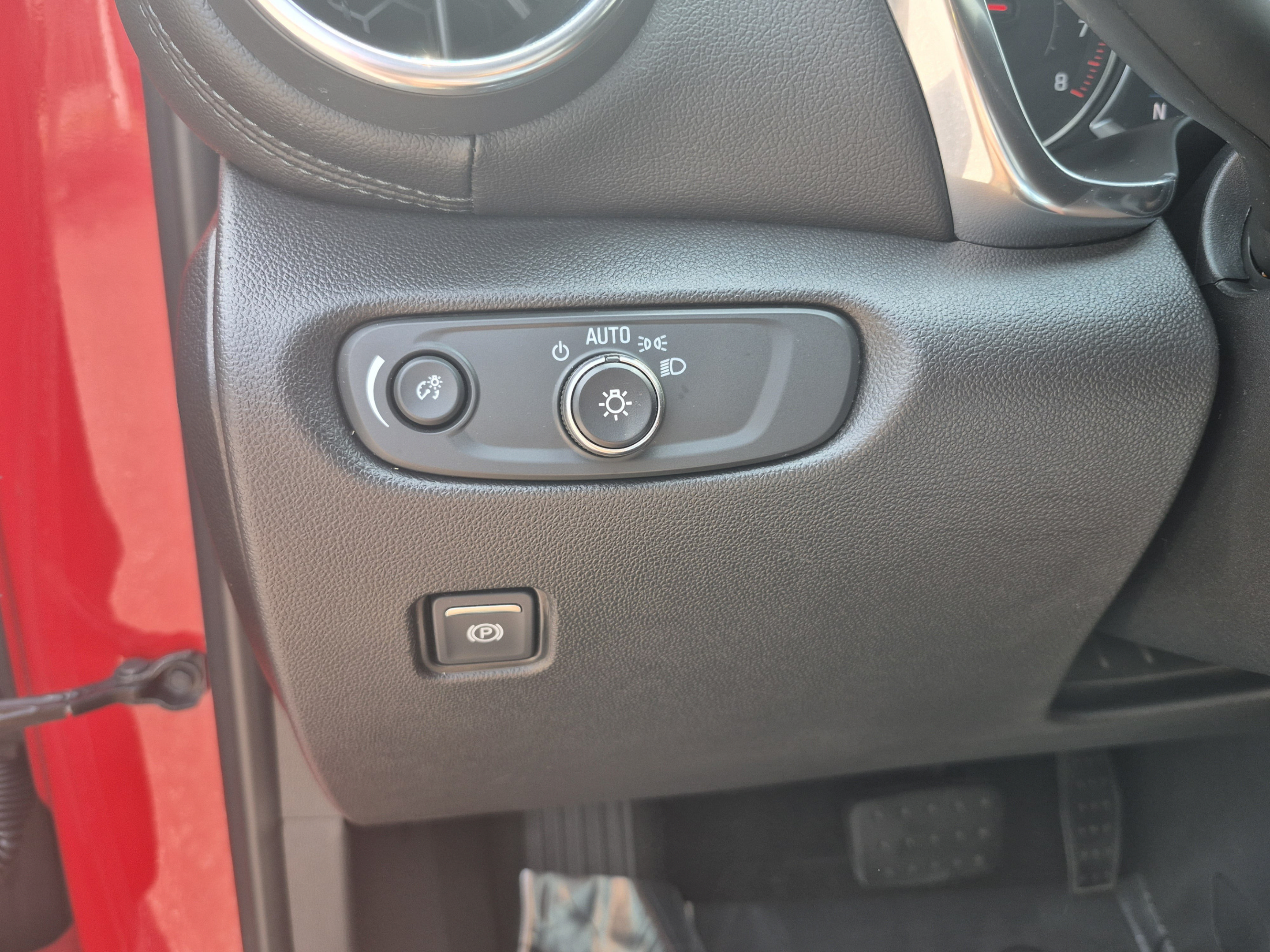 Used 2020 Chevrolet Blazer LT FWD image 28