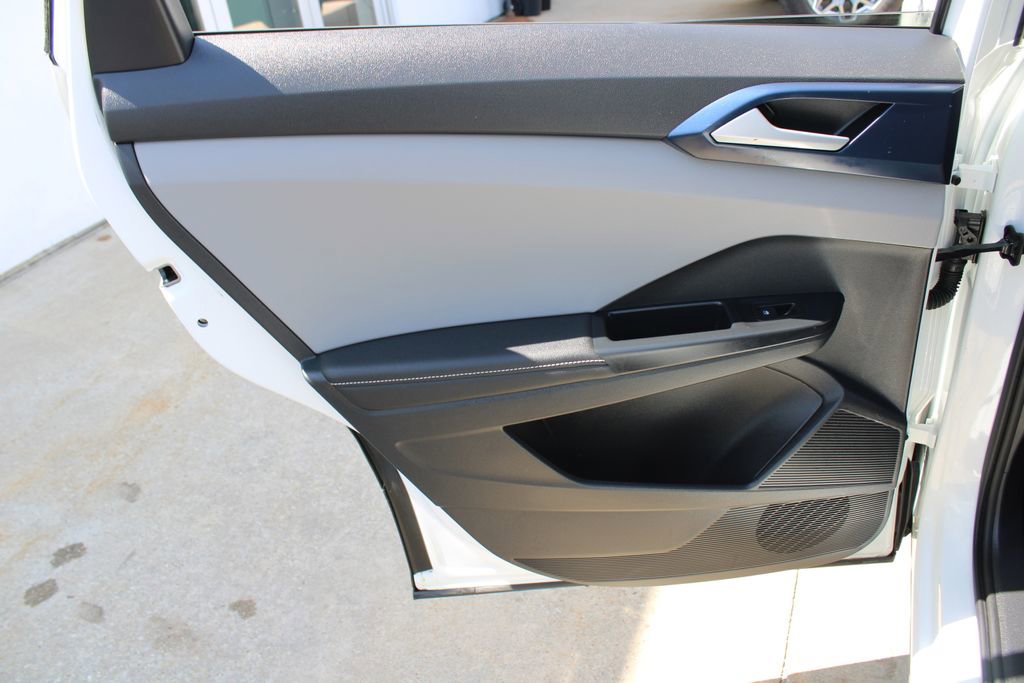 Certified 2024 Volkswagen Taos SE AWD/4WD image 20