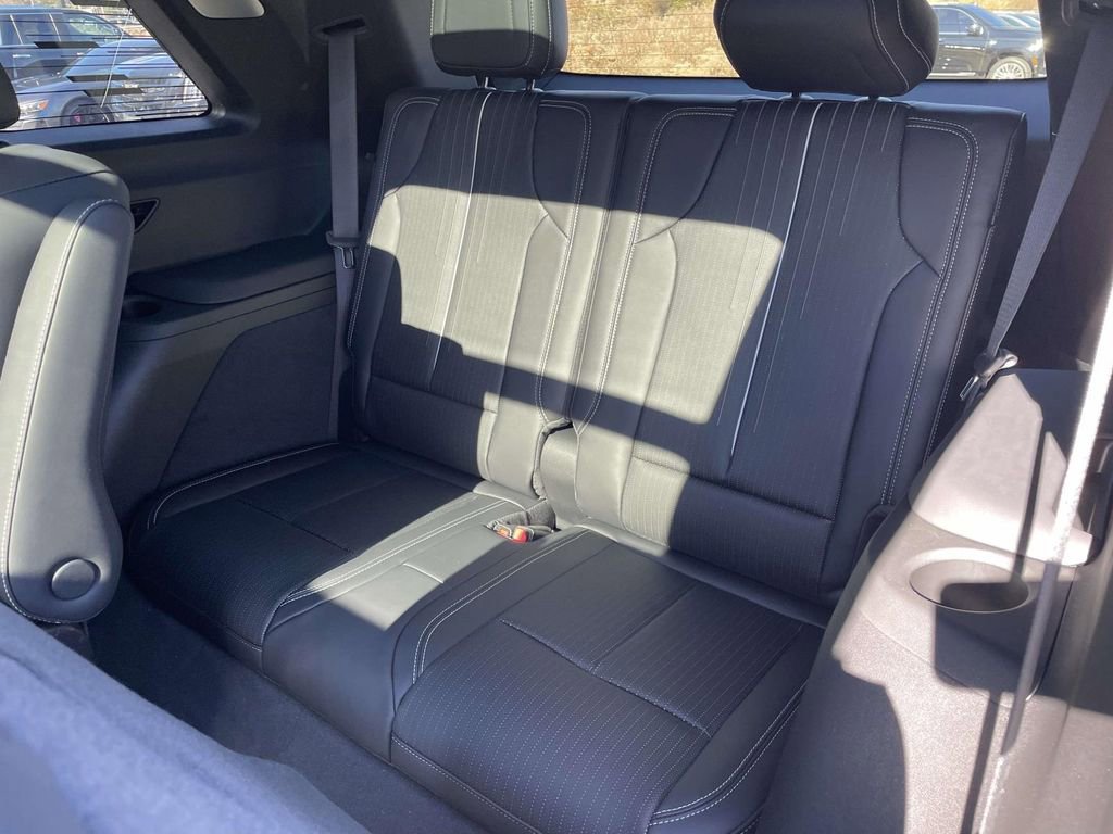 New 2026 Cadillac Vistiq Sport image 12