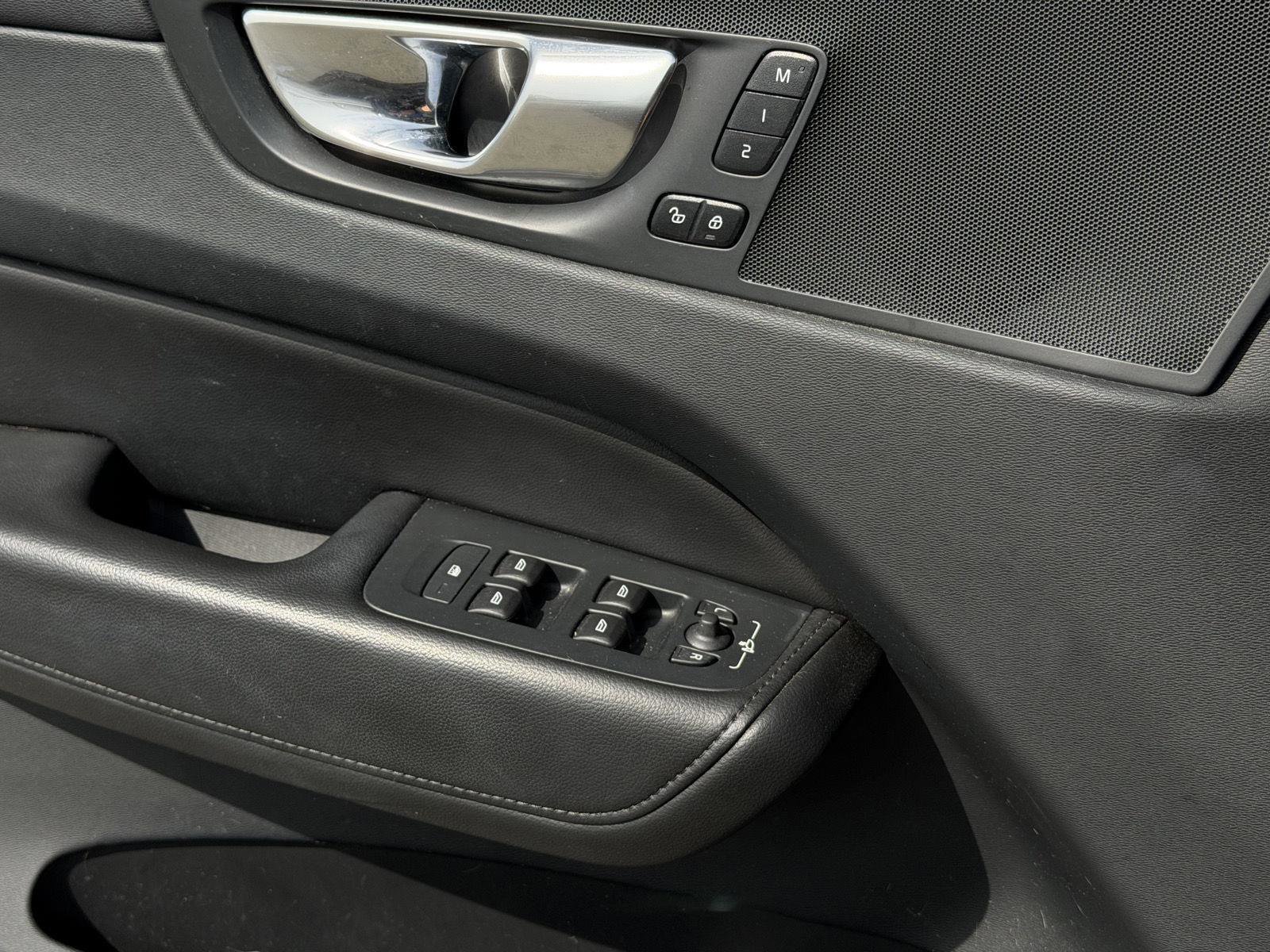 Used 2023 Volvo XC60 B5 Core AWD/4WD image 15