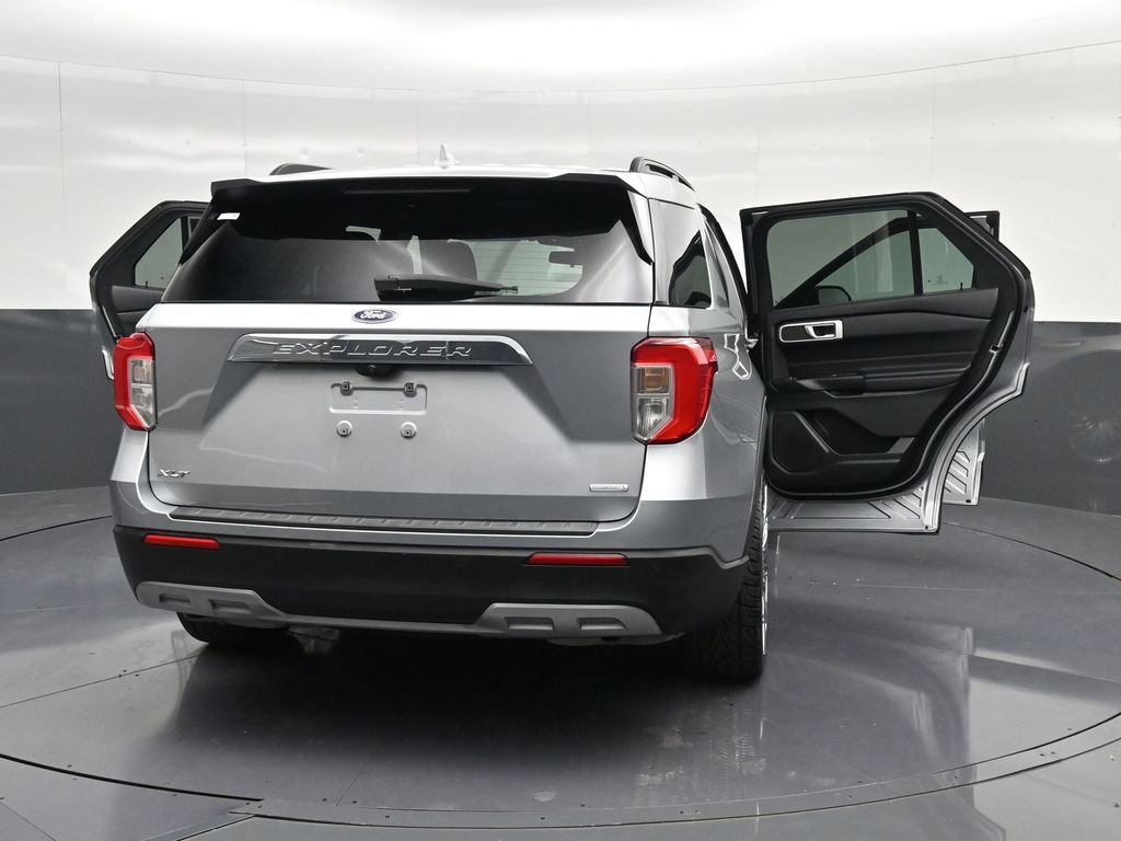 Used 2020 Ford Explorer XLT w/ Equipment Group 202A RWD image 35