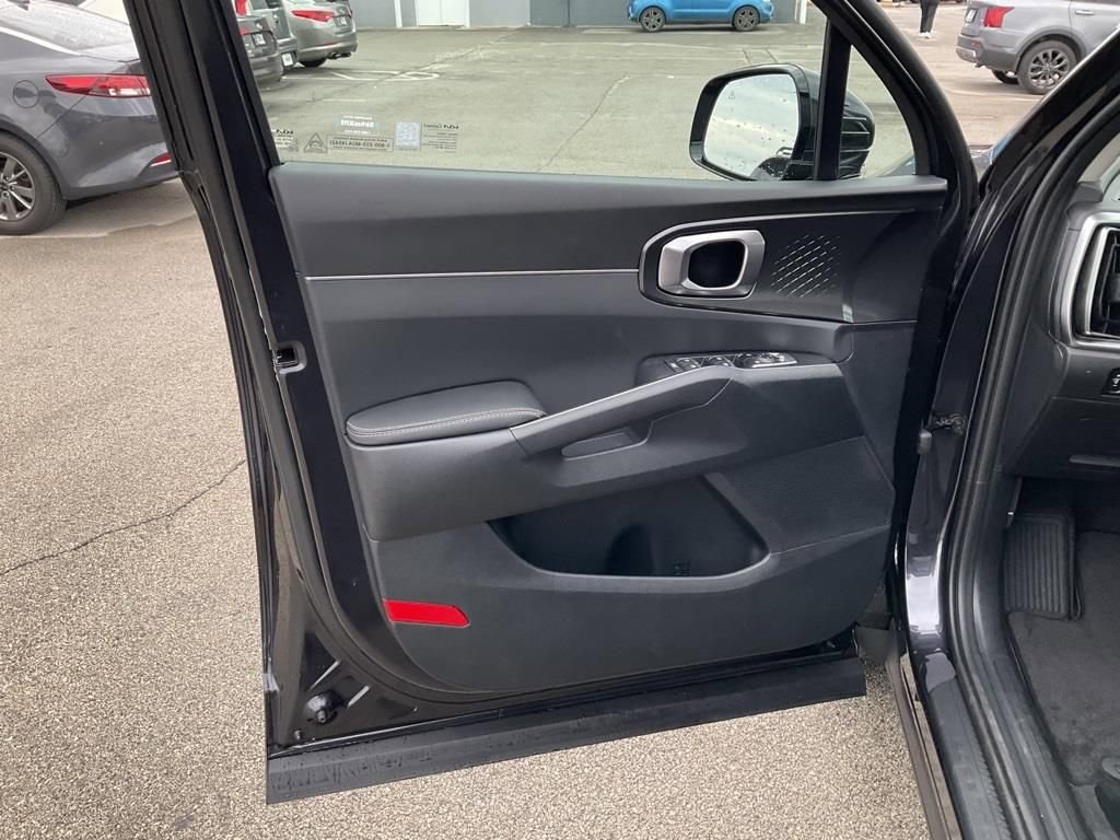 Certified 2025 Kia Sorento S image 10