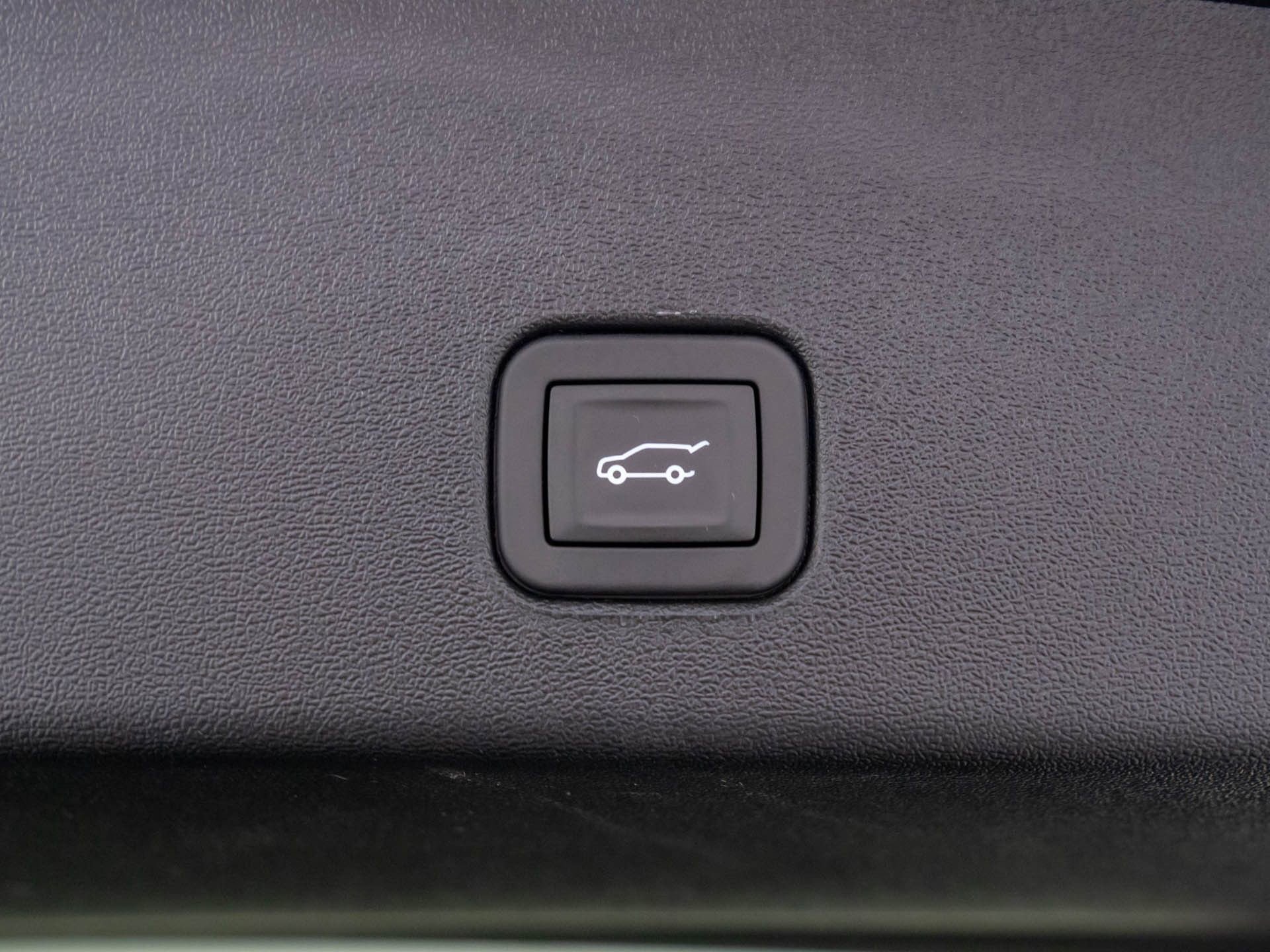 New 2026 Cadillac Optiq Luxury 1 image 31