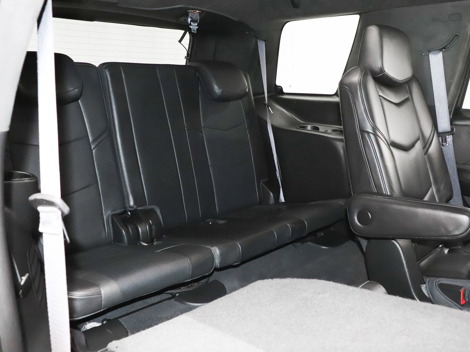 Used 2016 Cadillac Escalade Platinum image 29