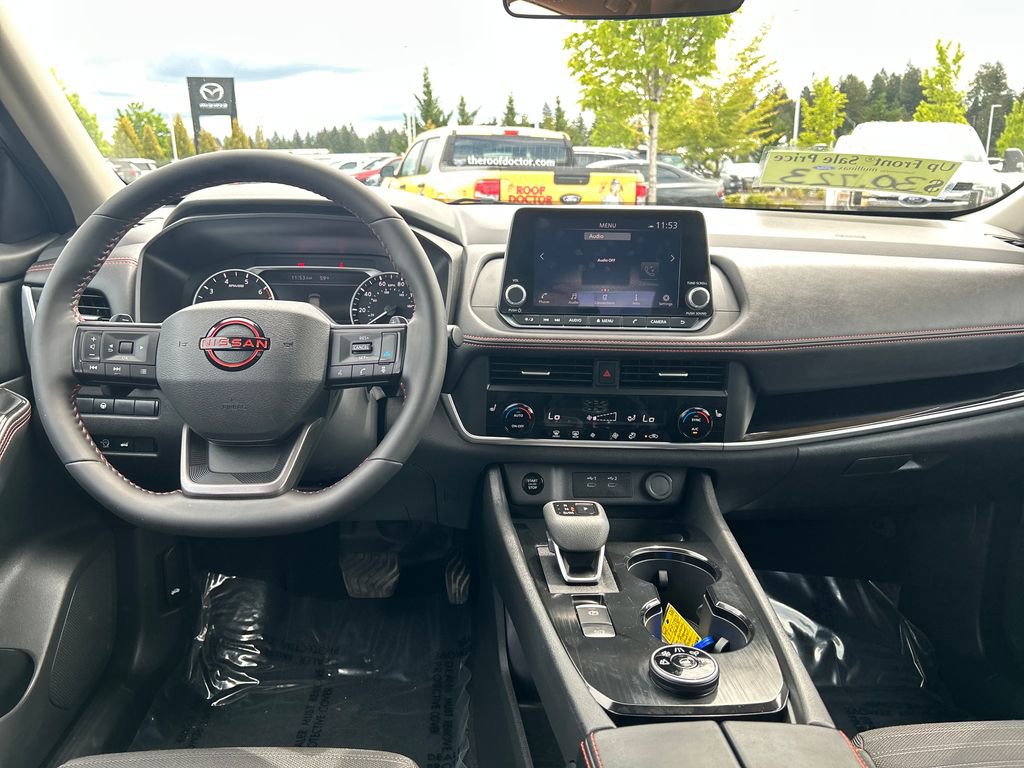 Used 2025 Nissan Rogue SV AWD/4WD image 7
