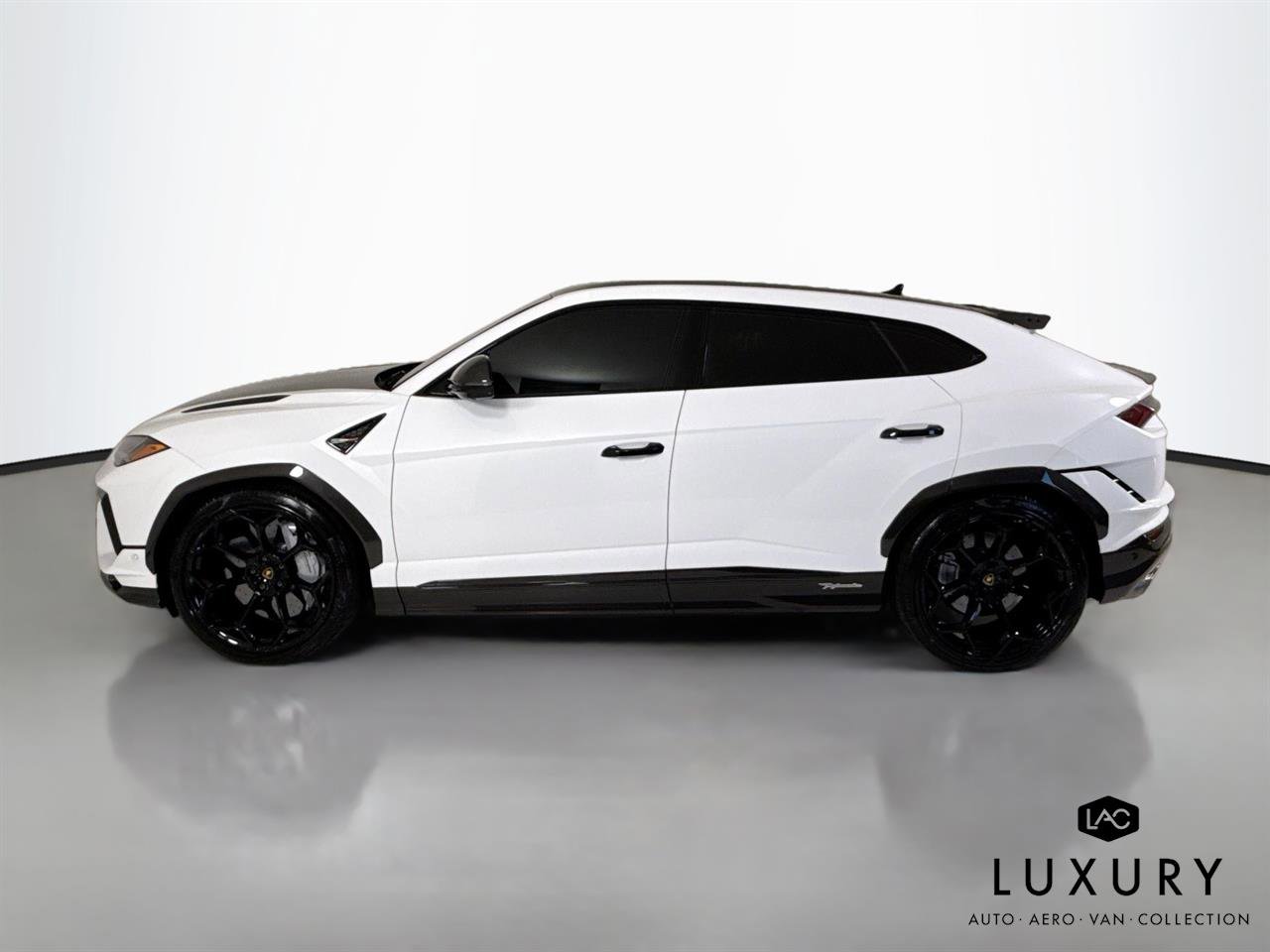 Used 2024 Lamborghini Urus Performante AWD/4WD image 9