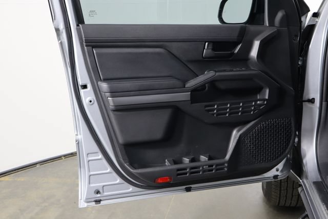 Used 2025 Toyota Tacoma SR5 AWD/4WD image 13