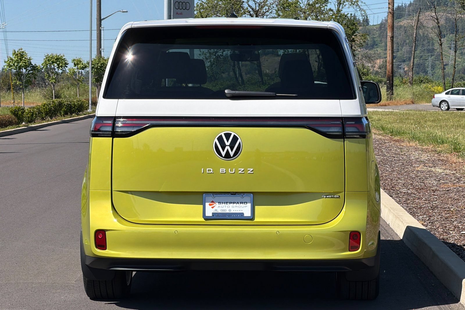 New 2025 Volkswagen ID. Buzz 1st Edition AWD/4WD image 4