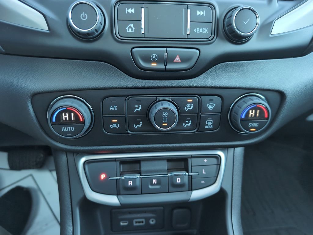 Used 2024 GMC Terrain SLT w/ Infotainment Package II image 26