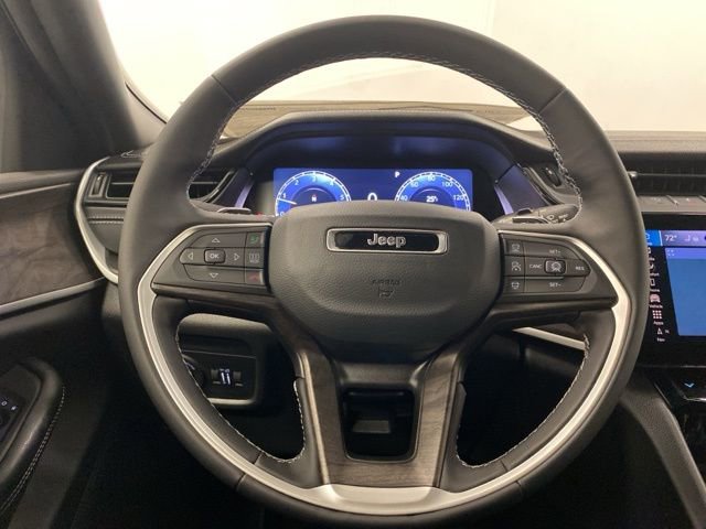 Used 2026 Jeep Grand Cherokee Laredo AWD/4WD image 17