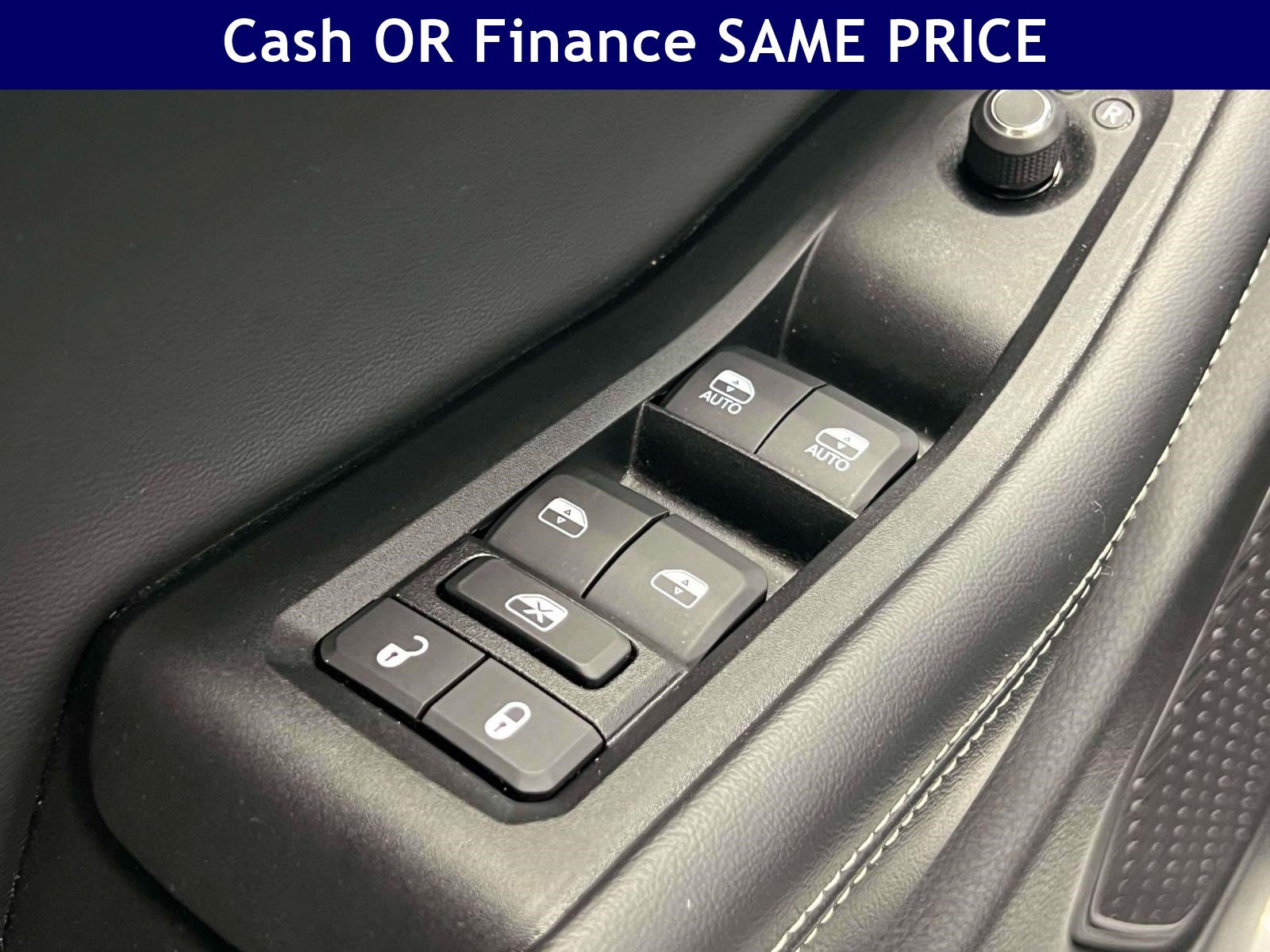 Used 2025 Jeep Grand Cherokee Laredo X w/ Luxury Tech Group I AWD/4WD image 19