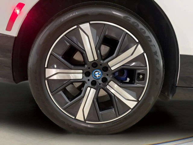 Used 2025 BMW iX xDrive50 AWD/4WD image 98