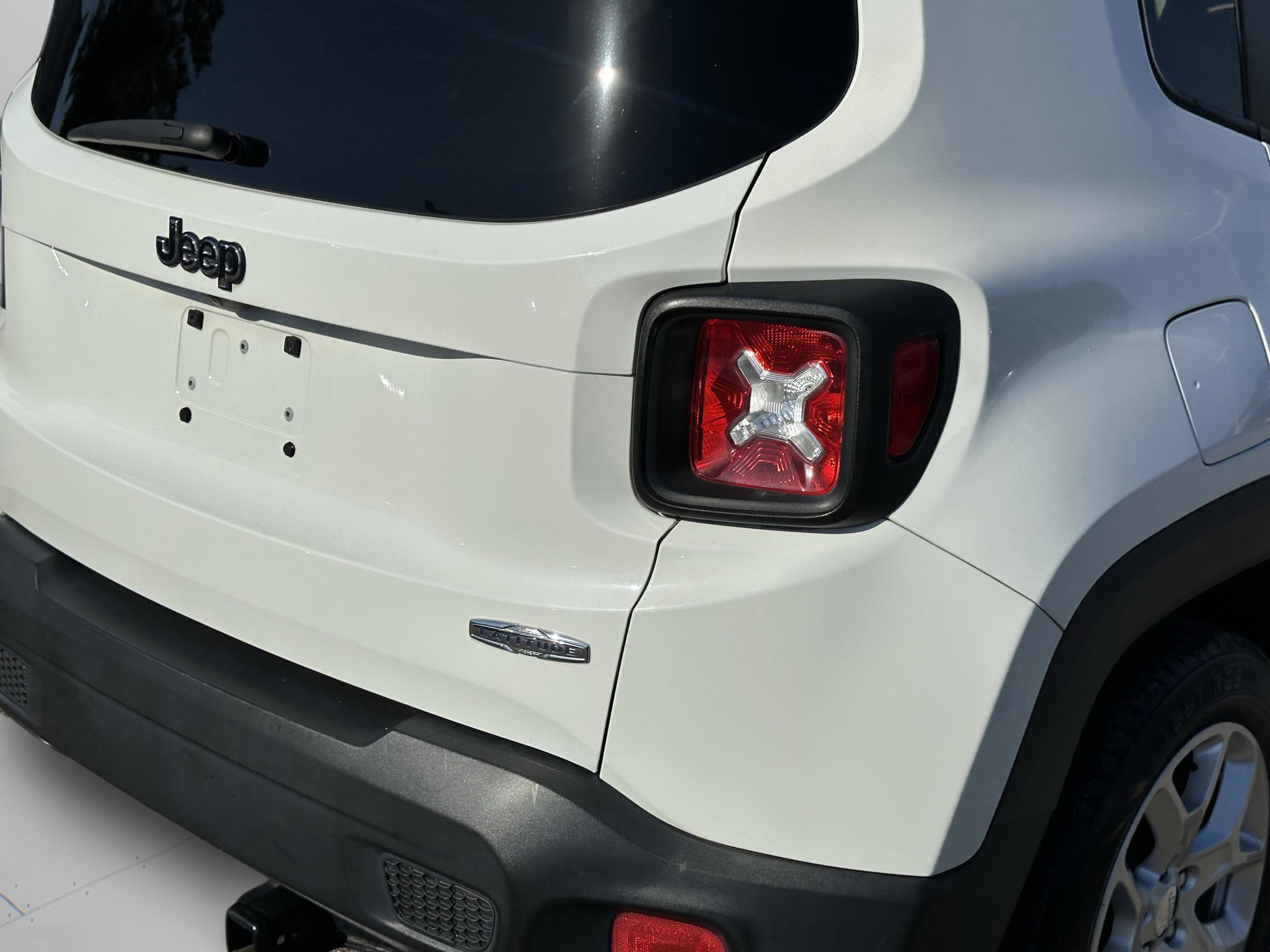 Used 2017 Jeep Renegade Latitude image 35