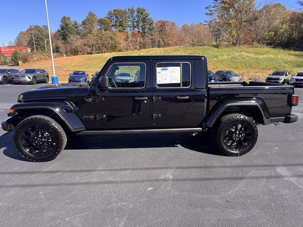 Used 2025 Jeep Gladiator Sport image 14