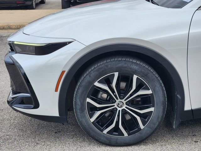 Used 2023 Toyota Crown XLE image 5